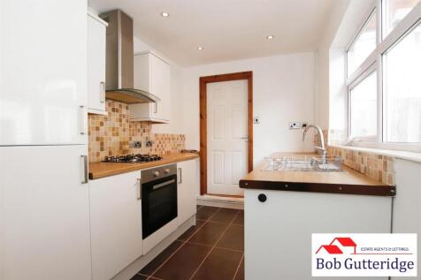MODERN FITTED KITCHEN