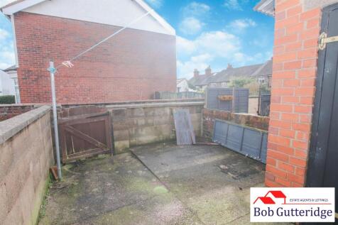 ENCLOSED REAR YARD