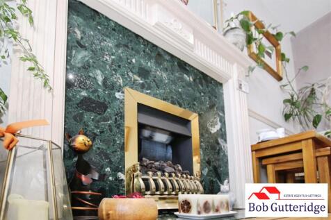 BAY FRONTED LOUNGE