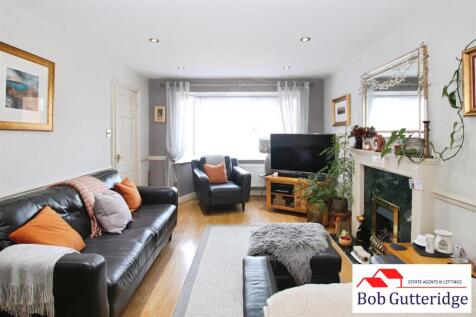 BAY FRONTED LOUNGE