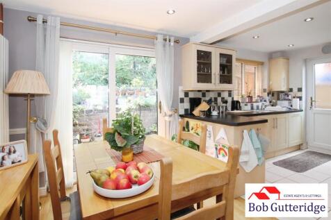 OPEN PLAN FITTED KITCHEN / DINING ROOM