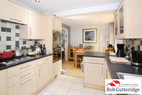 OPEN PLAN FITTED KITCHEN / DINING ROOM