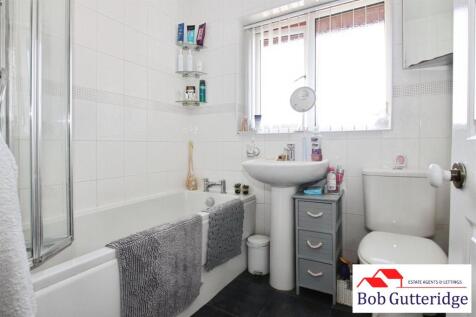 FIRST FLOOR BATHROOM