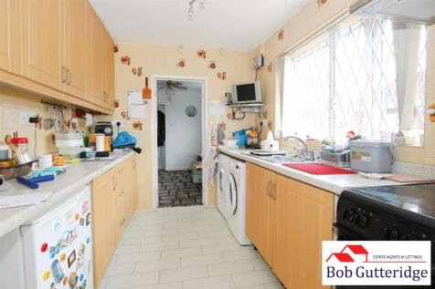 FITTED KITCHEN