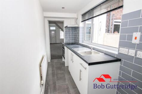 FITTED KITCHEN