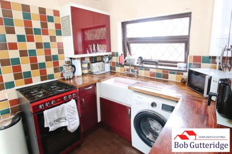 FITTED KITCHEN