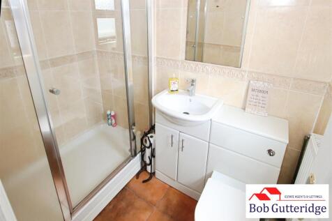 GROUND FLOOR SHOWER ROOM
