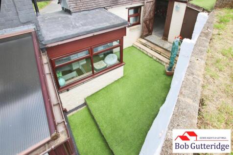 ENCLOSED REAR GARDEN