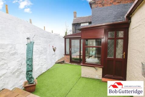 ENCLOSED REAR GARDEN
