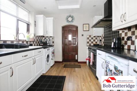 FITTED KITCHEN