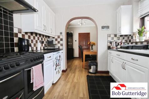 FITTED KITCHEN