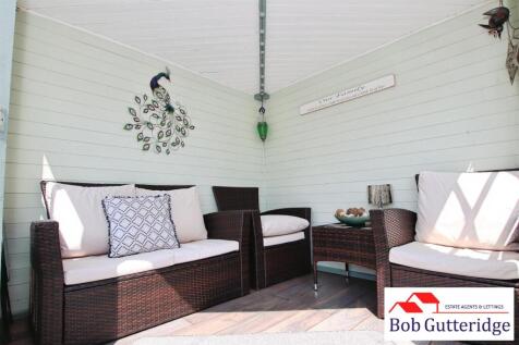 GARDEN SUMMER HOUSE