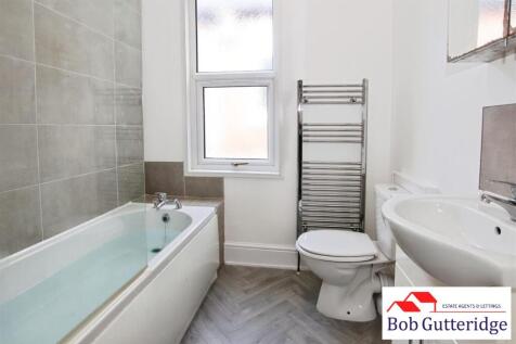 FIRST FLOOR BATHROOM