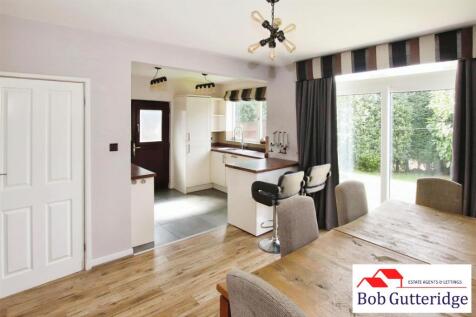 OPEN PLAN FITTED KITCHEN/DINING ROOM