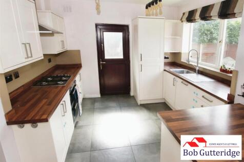 OPEN PLAN FITTED KITCHEN/DINING ROOM
