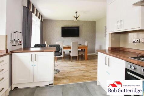 OPEN PLAN FITTED KITCHEN/DINING ROOM