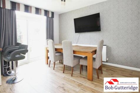 OPEN PLAN FITTED KITCHEN/DINING ROOM