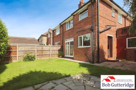 ENCLOSED REAR GARDEN