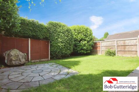 ENCLOSED REAR GARDEN