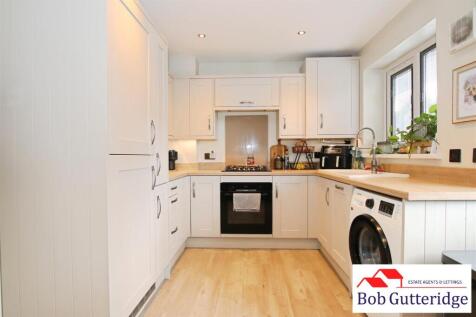 FITTED KITCHEN / DINING ROOM