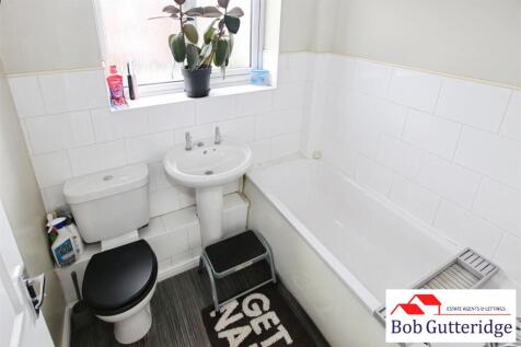 FIRST FLOOR BATHROOM