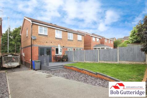 ENCLOSED REAR GARDEN