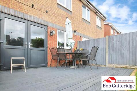 ENCLOSED REAR GARDEN
