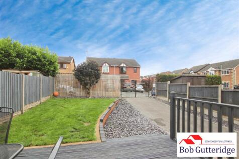 ENCLOSED REAR GARDEN