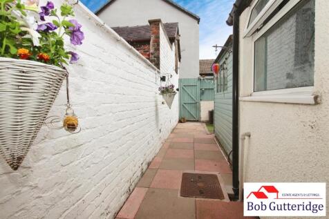 ENCLOSED REAR YARD