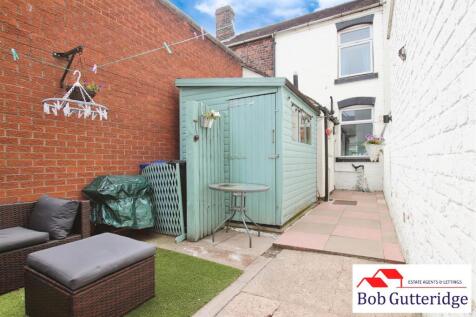 ENCLOSED REAR YARD