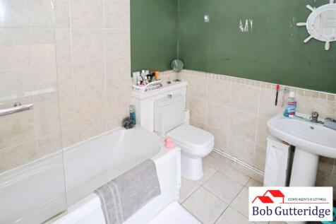 GROUND FLOOR BATHROOM