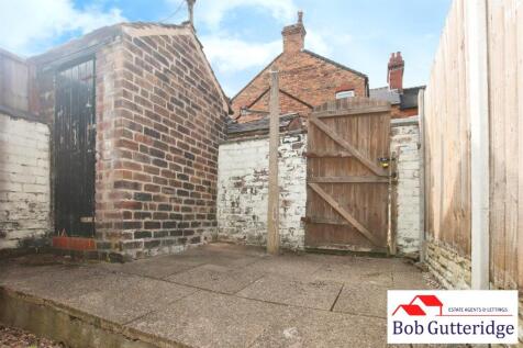 ENCLOSED REAR YARD