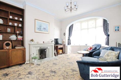 BAY FRONTED LOUNGE