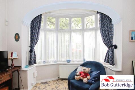 BAY FRONTED LOUNGE