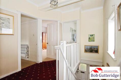 FIRST FLOOR LANDING
