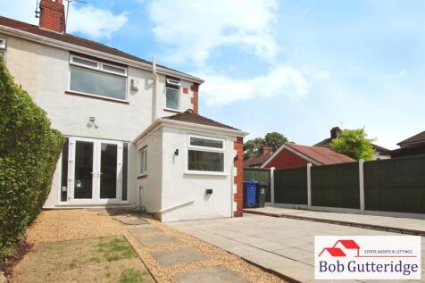 ENCLOSED REAR GARDEN