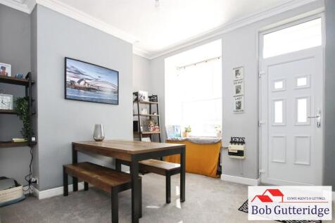 BAY FRONTED SITTING ROOM
