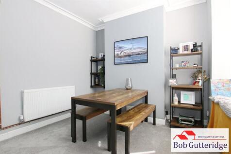 BAY FRONTED SITTING ROOM