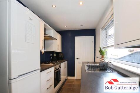 MODERN FITTED KITCHEN