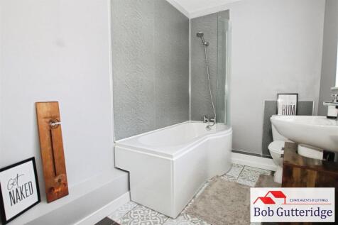GROUND FLOOR BATHROOM