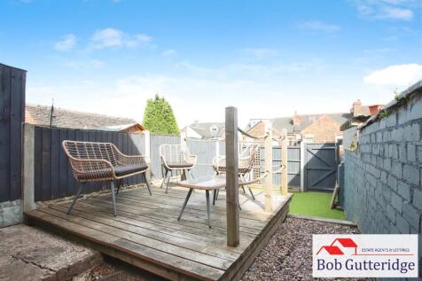 ENCLOSED REAR YARD