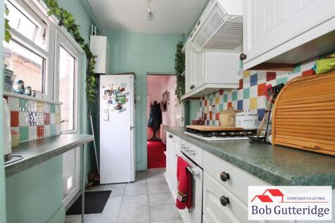 FITTED KITCHEN