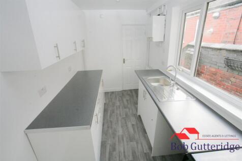 FITTED KITCHEN