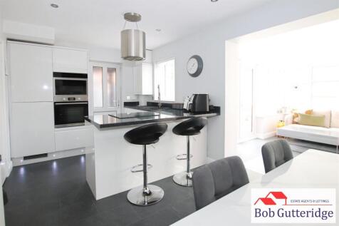 FITTED KITCHEN / DINING ROOM