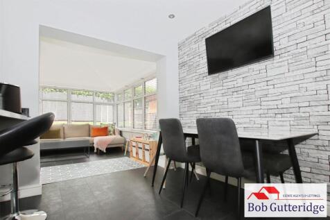 FITTED KITCHEN / DINING ROOM