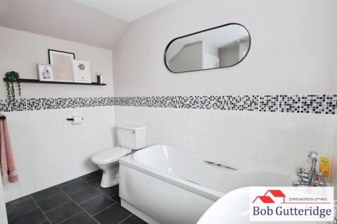FIRST FLOOR BATHROOM