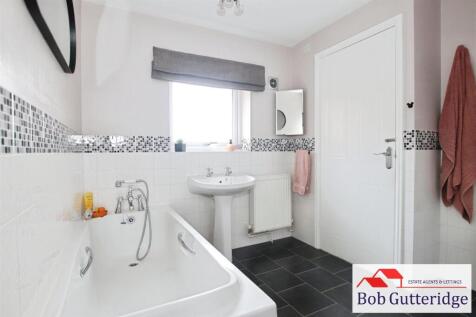FIRST FLOOR BATHROOM