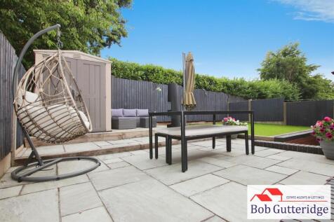 ENCLOSED REAR GARDEN