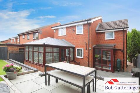 ENCLOSED REAR GARDEN