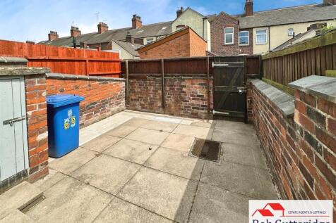ENCLOSED REAR YARD